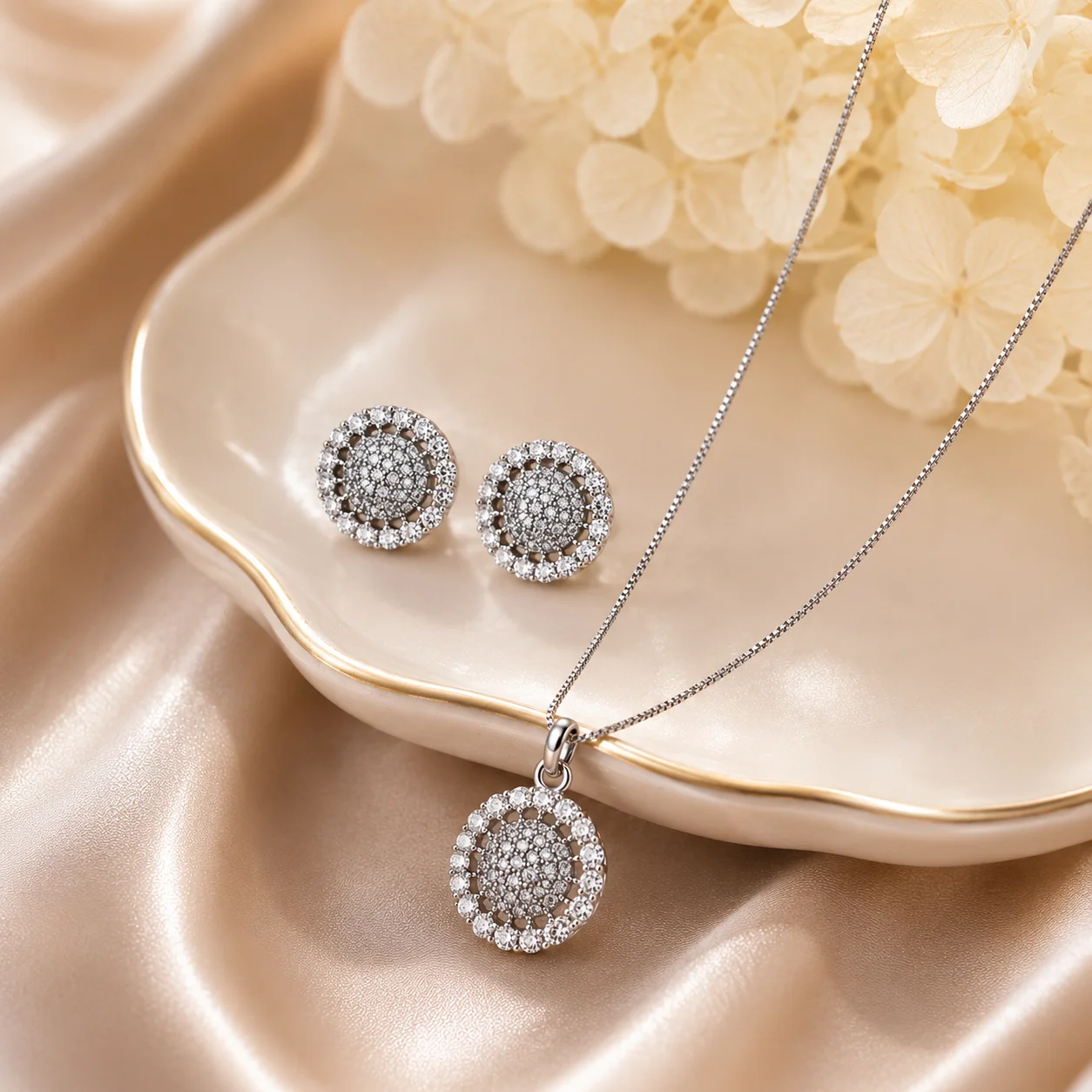 Radiant Circle Anti‑Tarnish Pendant Set